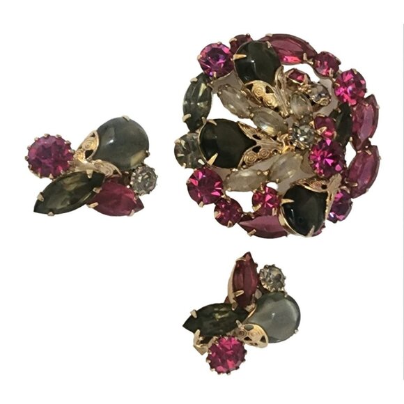 Phenomenal Unsigned Rhinestone Pink and Grey Brooch and Earrings Set (A4813)